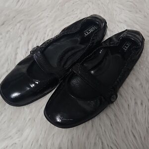 Women's Patent Black Mary Jane Flats with Strap